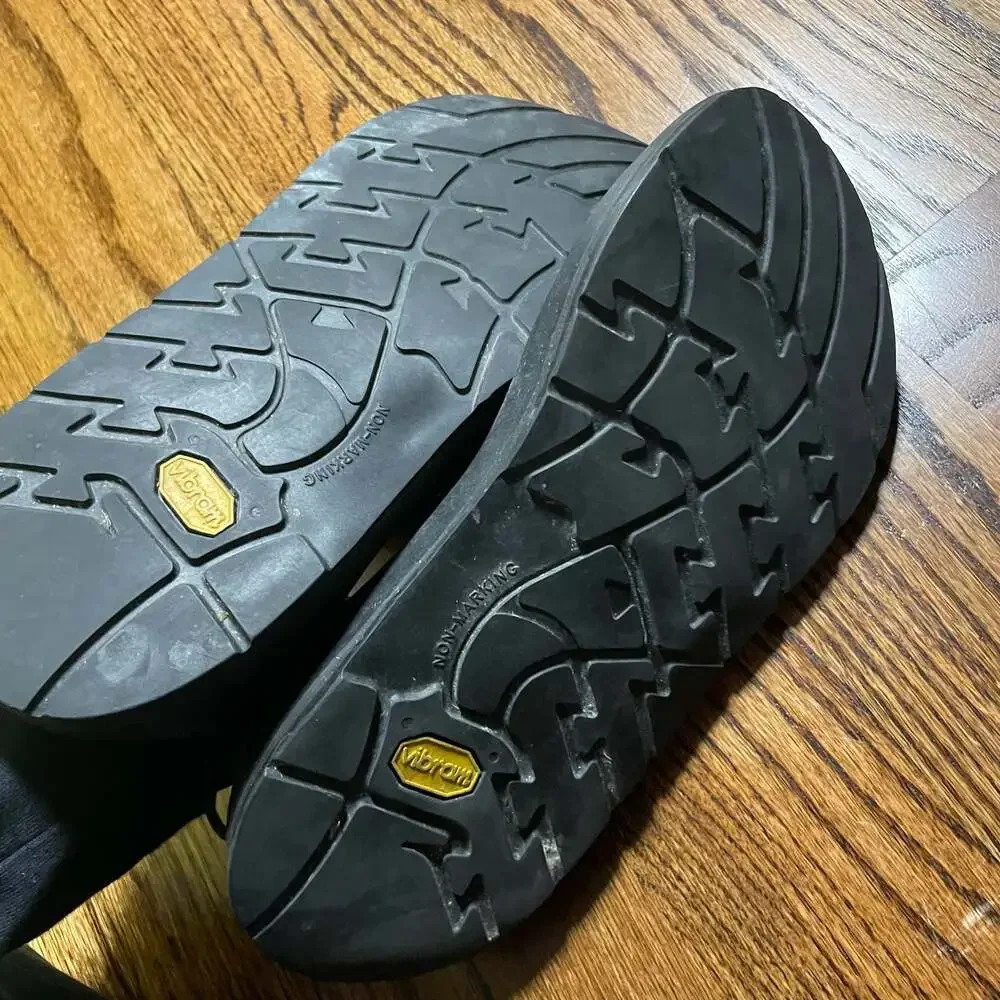 Chaco Z/2 Classic Athletic Sandals Vibram Made in USA Camo Vintage Flawed